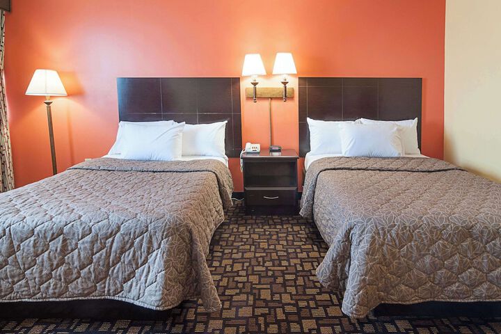 2 Double Beds (6 of 7)