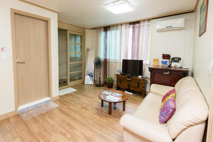 Room 2 of 6