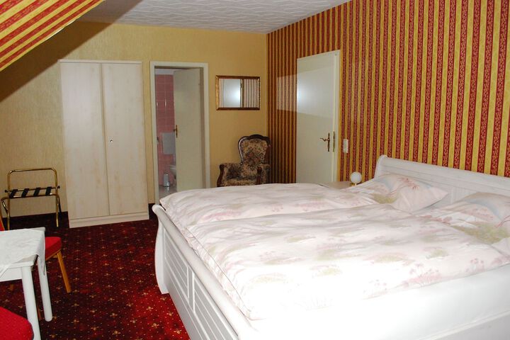 Room 10 of 27
