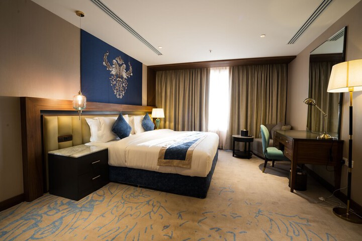 Room 9 of 30
