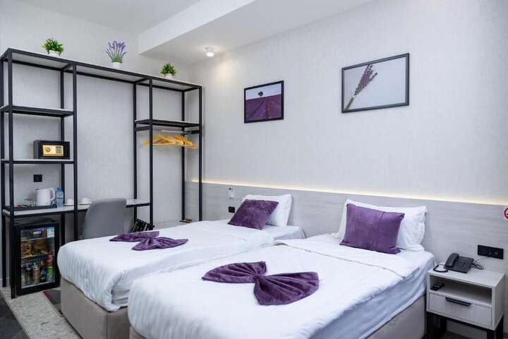 Room 2 of 16