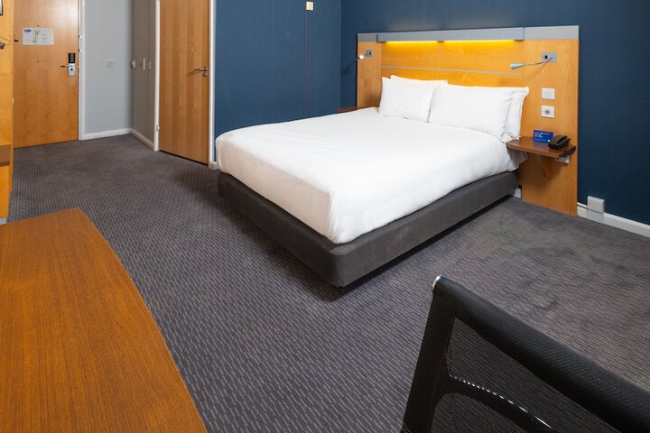 Room 15 of 34
