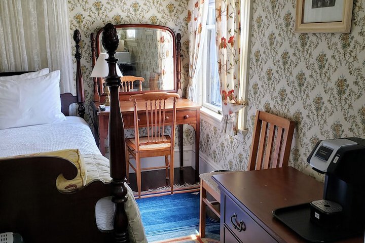 Room 21 of 100
