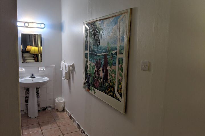Room 15 of 83