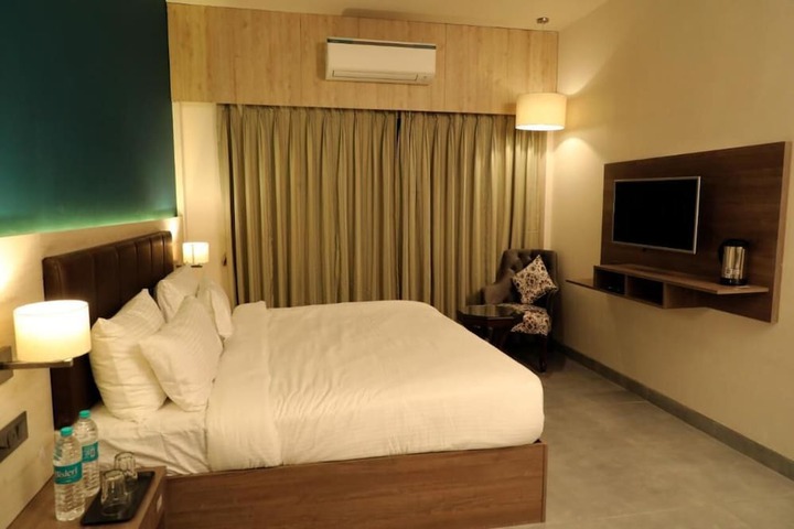 Room 12 of 19