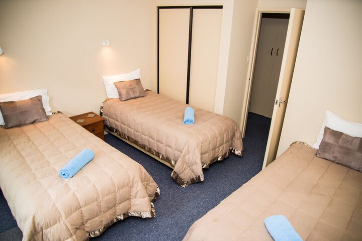 Room 4 of 32