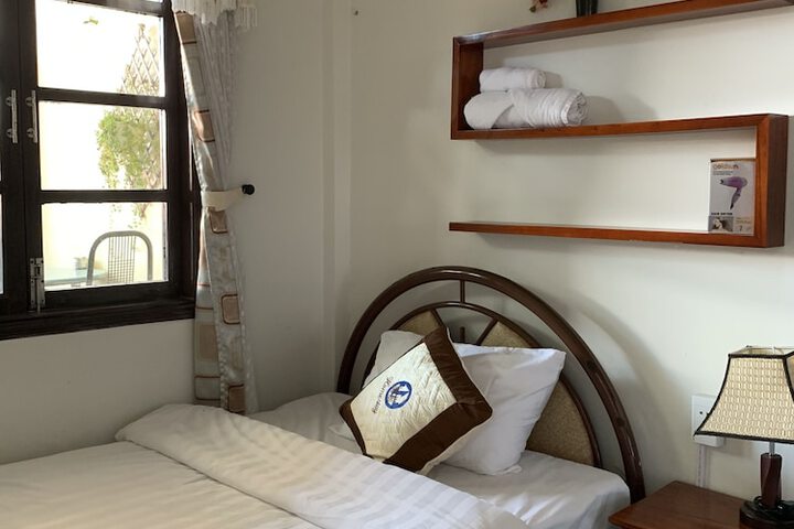 Room 32 of 153