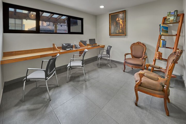 Business Center 73 of 84