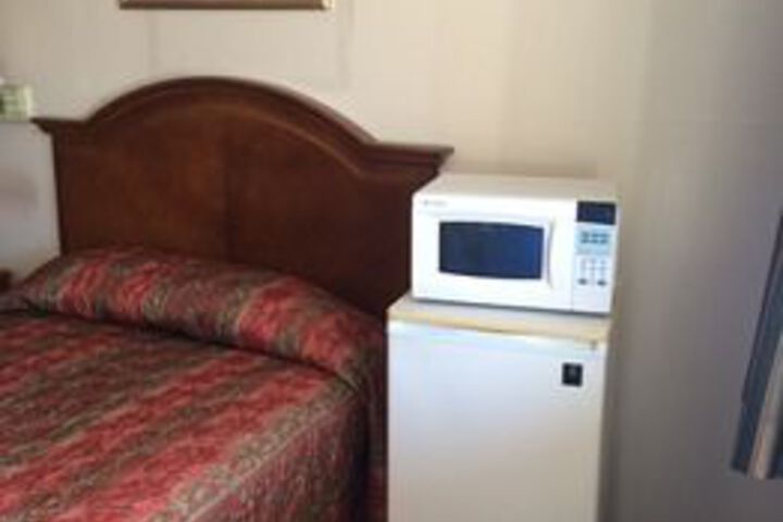 Room 10 of 14