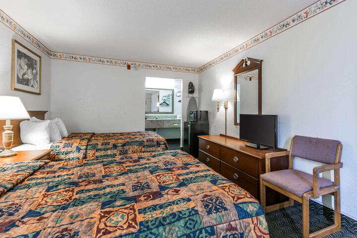 Double Accessible King Size Bed (8 of 11)
