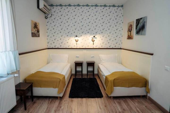 Room 8 of 44