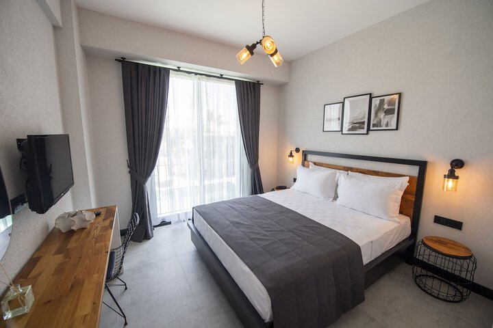 Room 3 of 201