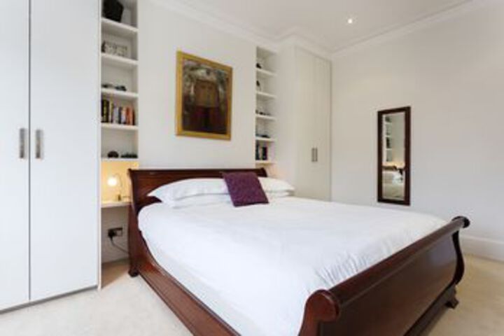 Room 11 of 28