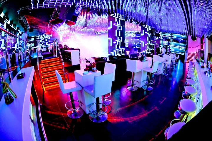Lounge 97 of 105