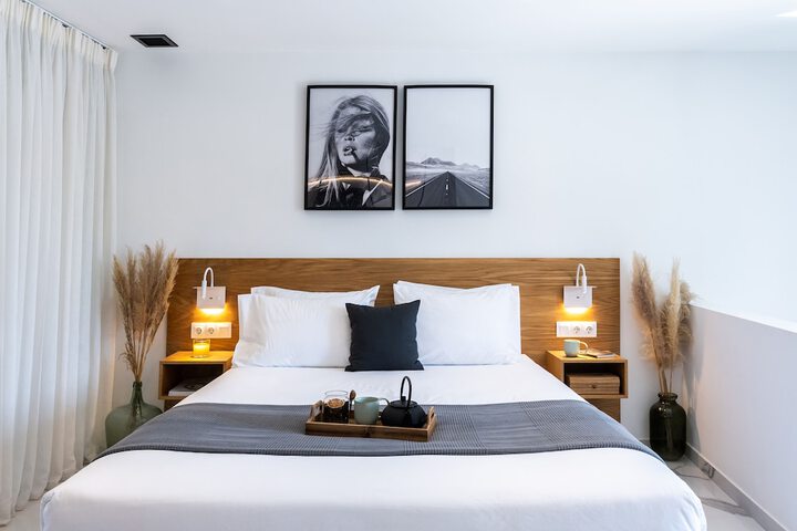 Room 43 of 100