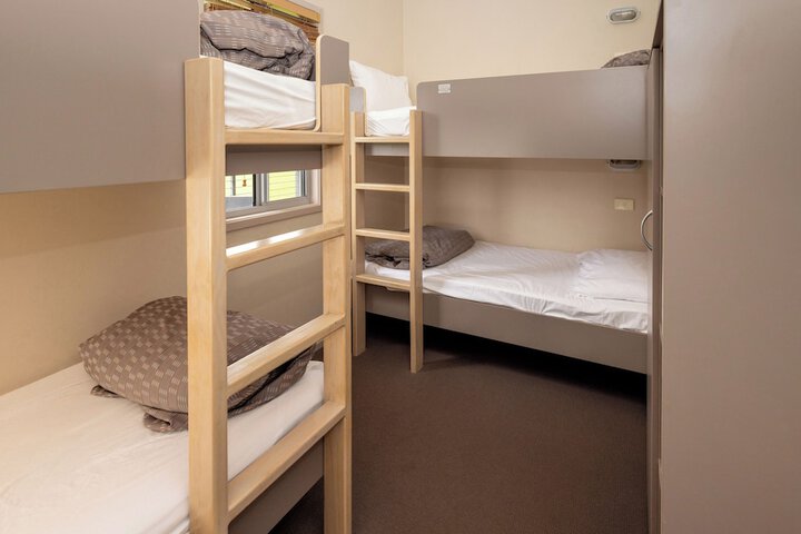 Room 12 of 118