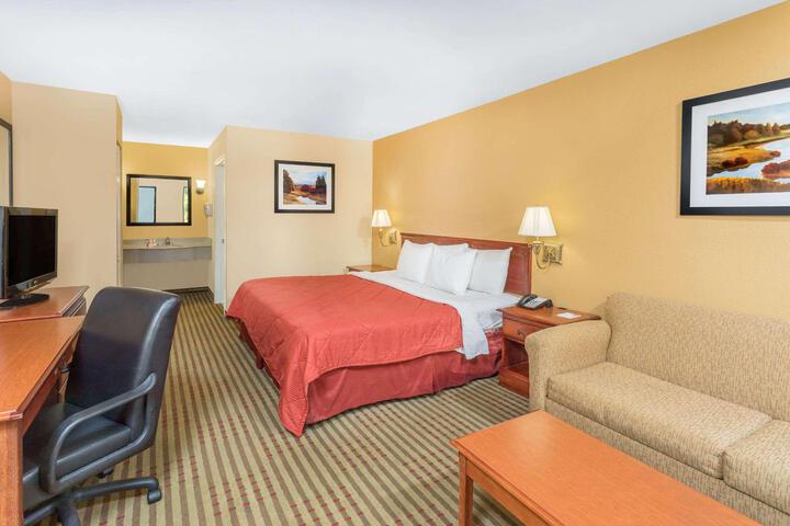 2 Queen Beds (3 of 14)
