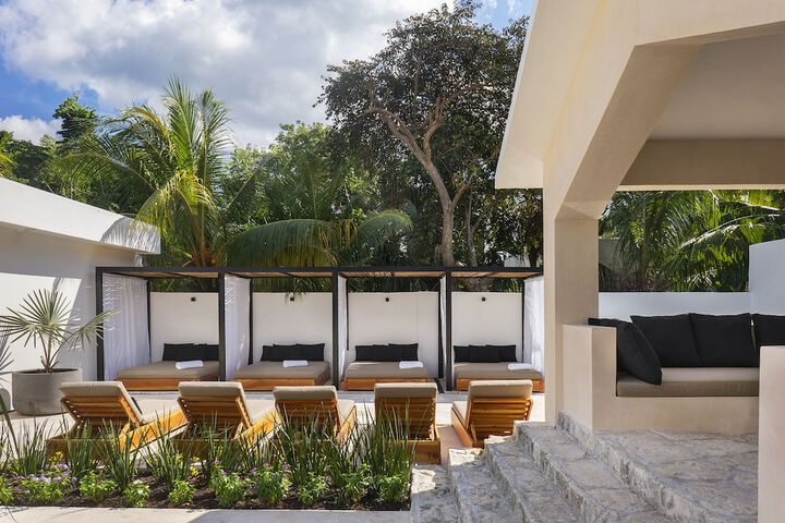 Hotel Exterior 55 of 57