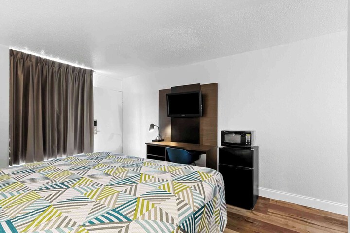 Room 6 of 30