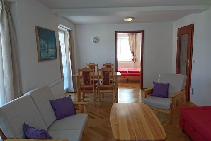 Room 6 of 63