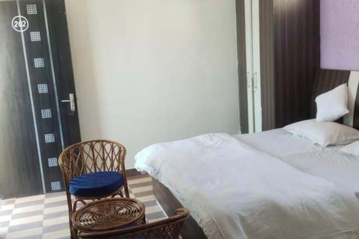Room 2 of 8