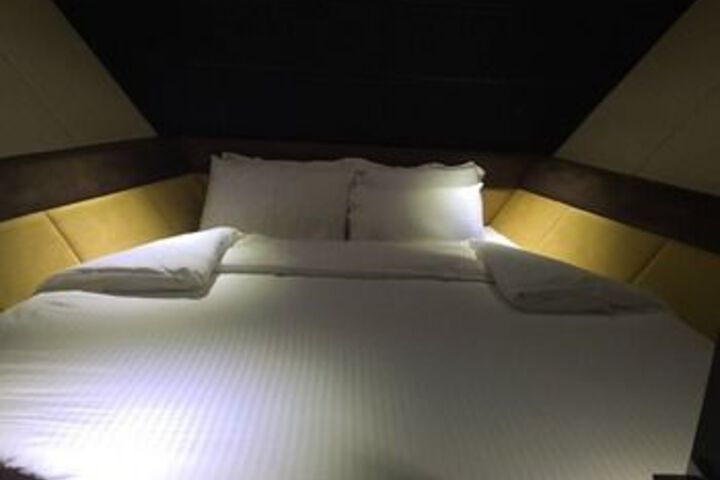 Room 22 of 48