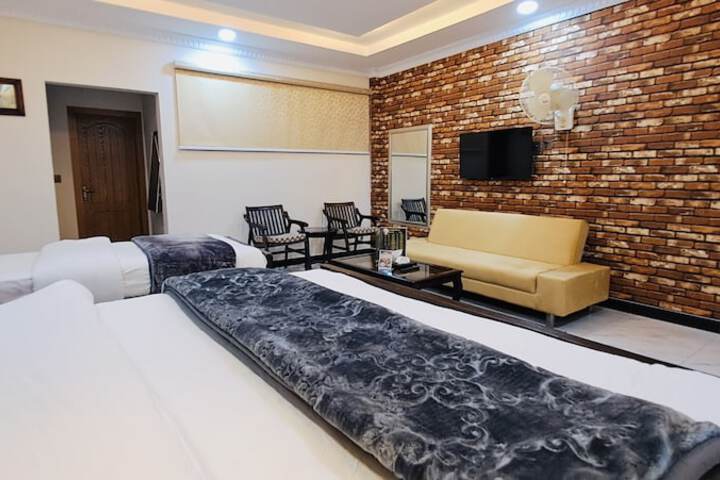 Room 5 of 87