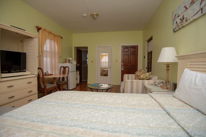 Room 9 of 77