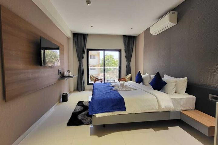 Room 2 of 8