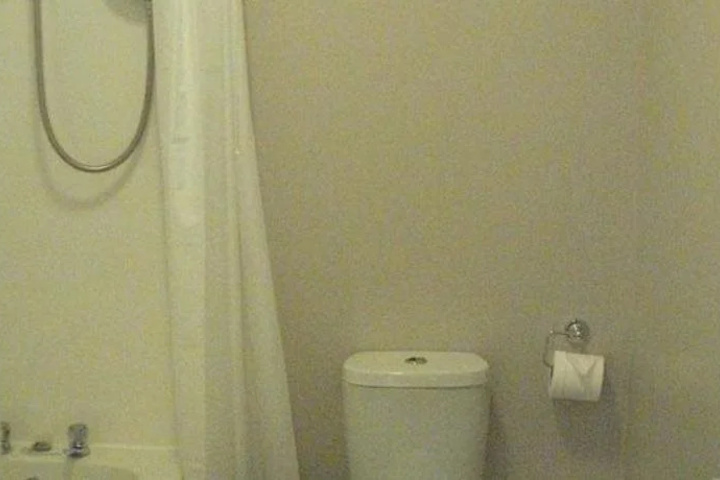Room 8 of 17