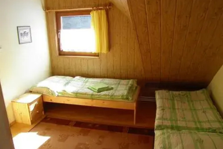 Room 4 of 7