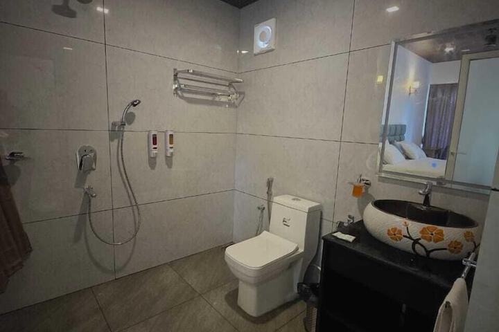 Room 16 of 22