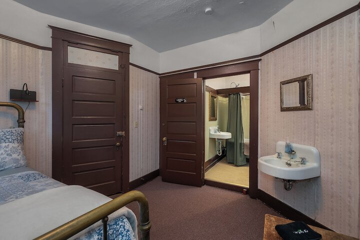 Room 30 of 91