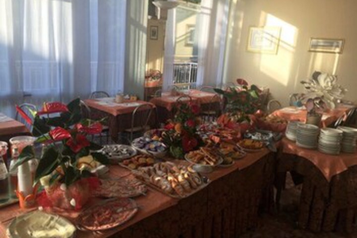 Dining 11 of 29