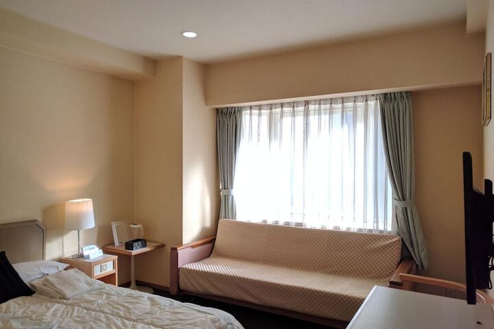Room 9 of 42