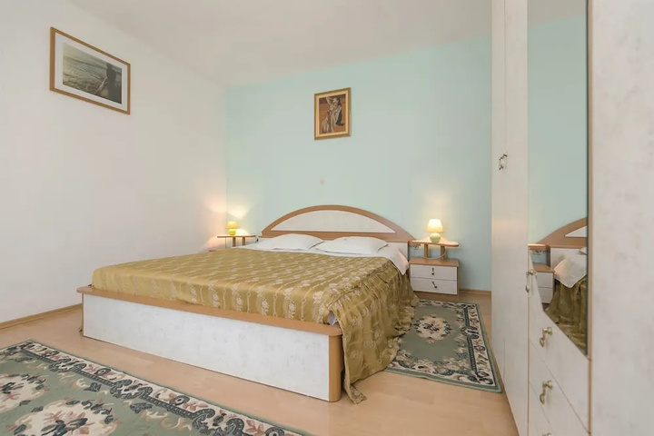 Room 2 of 16