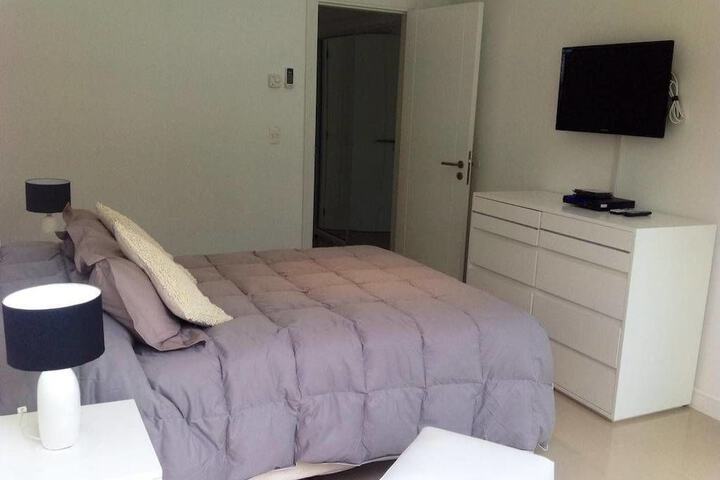 Room 3 of 86