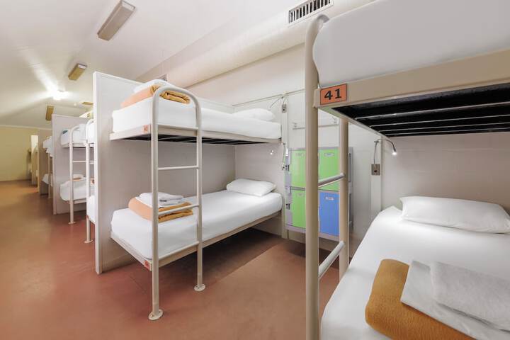 Room 7 of 18