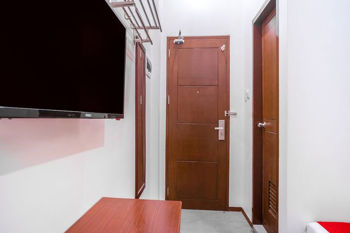 Room 6 of 13