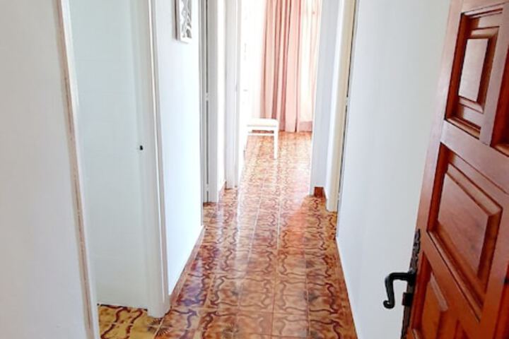 Room 52 of 103