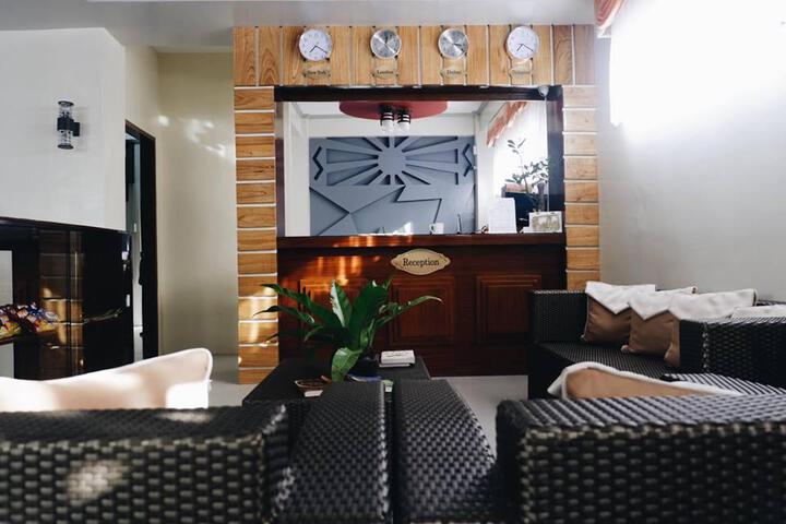 OYO 484 Gonzala Suites