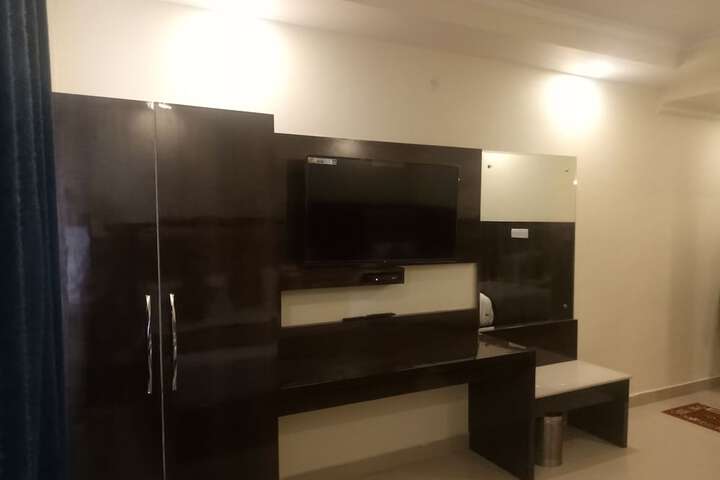 Room 37 of 61