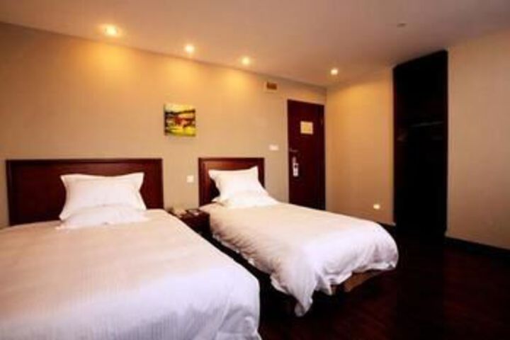 Room 18 of 26