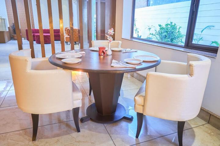 Dining 42 of 53