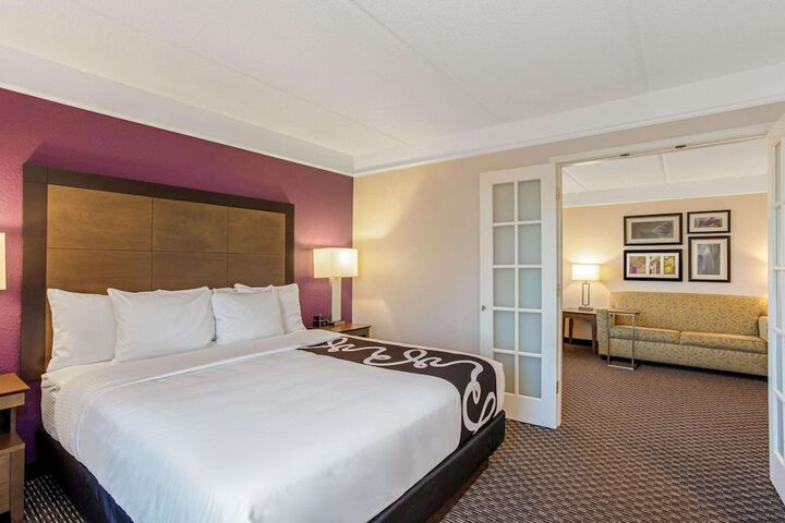 1 King Bed (5 of 15)