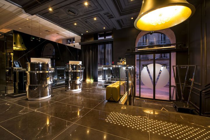 Entrance & Lobby