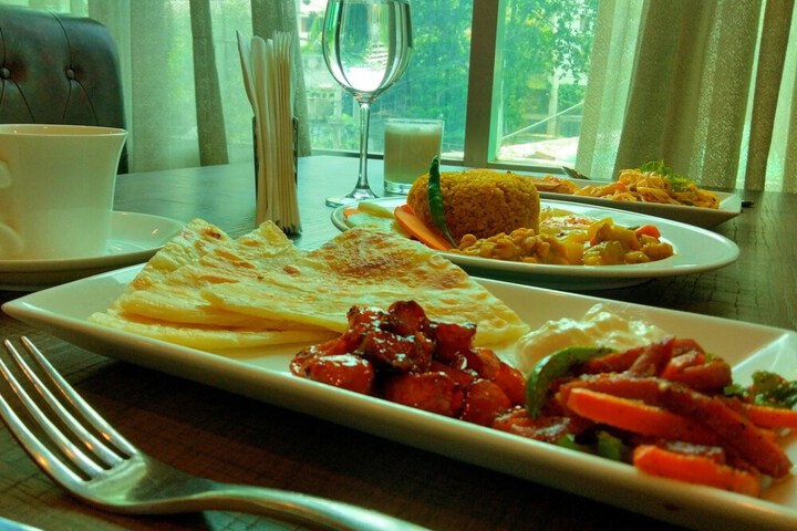 Dining 32 of 39