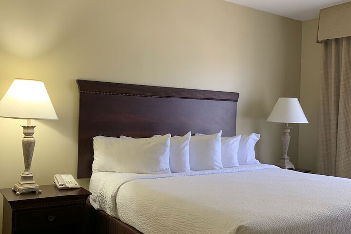 Suite King Bed Sofa (9 of 9)