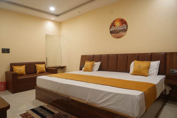Room 9 of 24