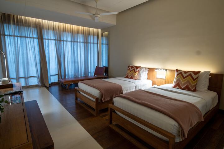 Room 13 of 98